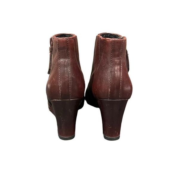 Clarks artisan maroon‎ wedge booties. Size 5 - Picture 8 of 8